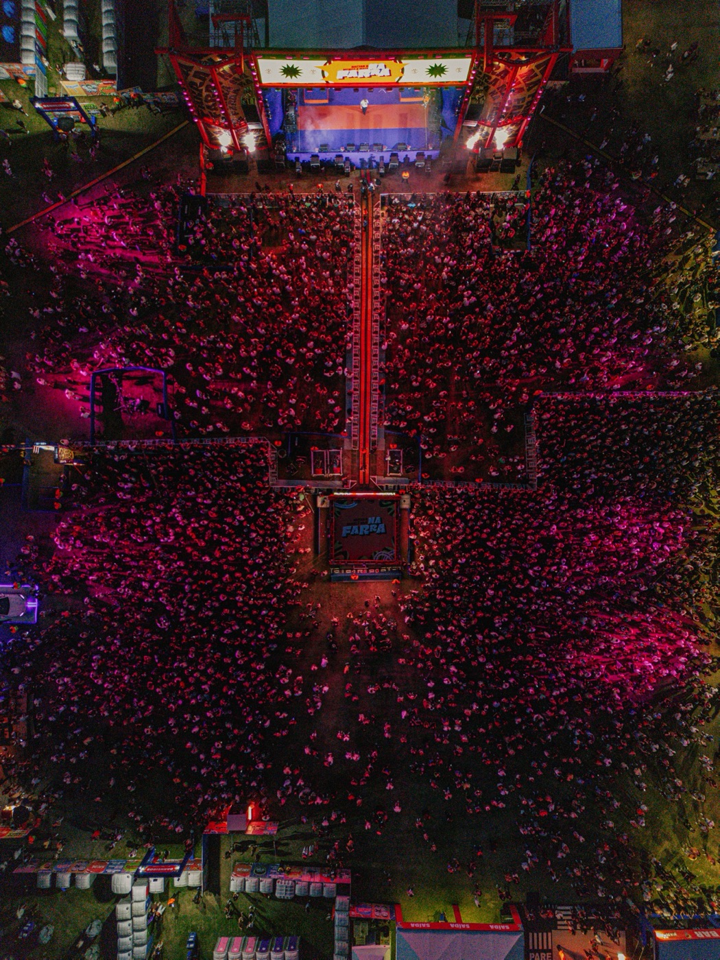 Festival Na Farra — palco e multidão no Rio de Janeiro